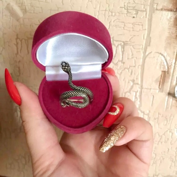 “Infatuated” Snake Edgy/Gothic Unique Wrap Ring - Picture 14 of 16